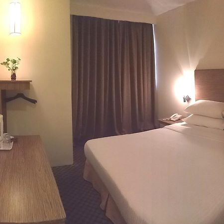 Hotel Sri Sutra - Bandar Sunway 3 Петалинг-Джая Экстерьер фото